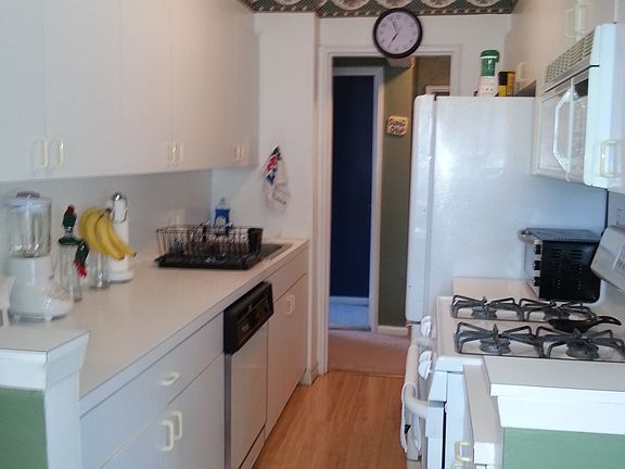 5th image of 4 Birchwood Ct APT 1M