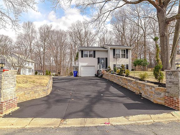 3rd image of 12424 Pinecrest Ln