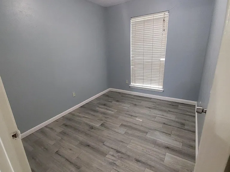 1205 N Pacific St — Photo 5