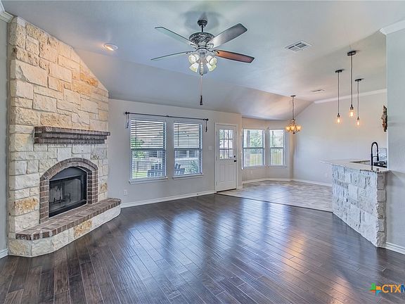 3rd image of 412 Dandridge Dr
