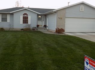 39 Thompson Dr, Palo, IA 52324