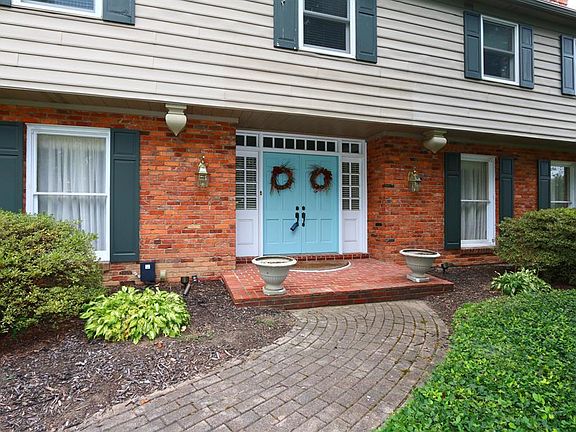 2nd image of 134 W Lakeside Ave