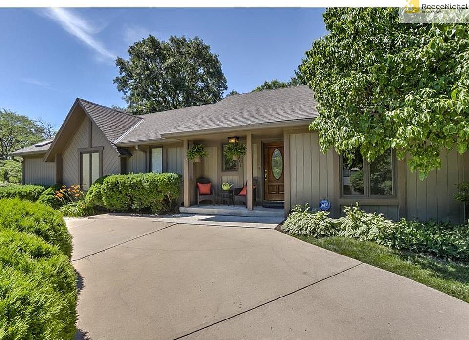 1st image of 1501 NW Weatherstone Dr