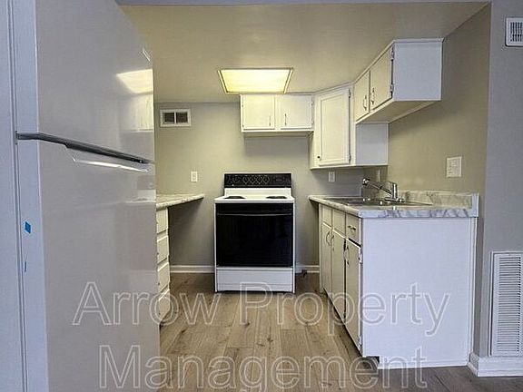 4th image of 2840 Starr St Unit 2