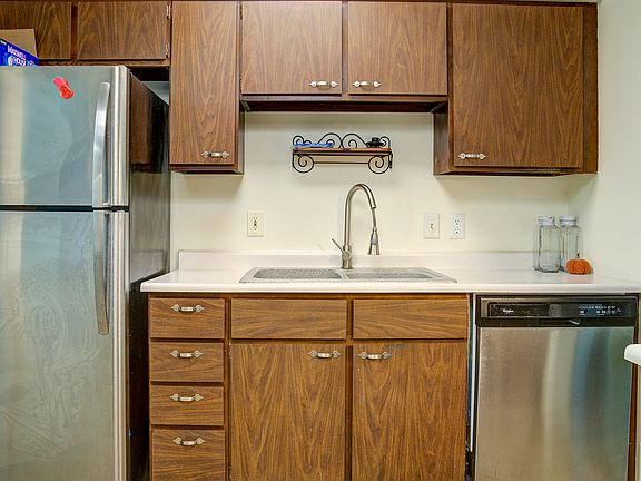 5th image of 202 University Pkwy APT 25E