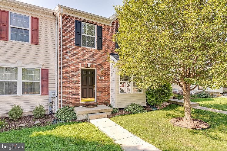 1st image of 104 Lombard Ln
