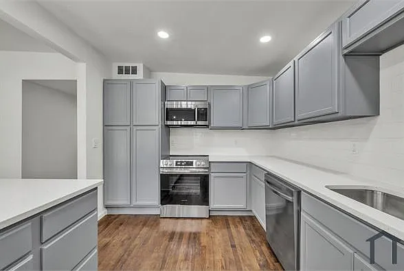 2218 Terrace Dr — Photo 3