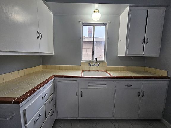 2nd image of 647-649 38th St