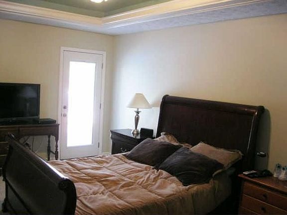 5th image of 394 Buckingham Blvd