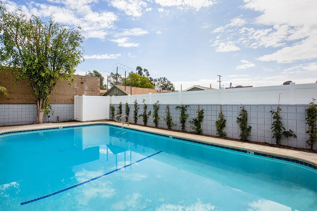 The Capri Apartments — Photo 4