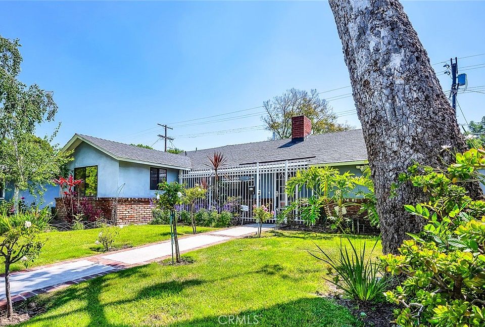 1st image of 8014 Lasaine Ave