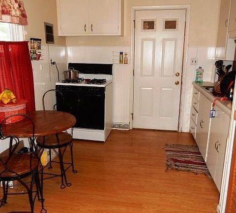 3rd image of 1128 E Corrington Ave