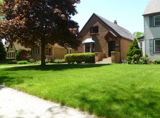 5861 N Kent Ave, Whitefish Bay, WI 53217