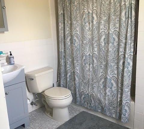 3rd image of 53 W Hillcrest Ave