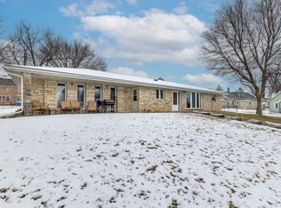 302 3rd Ave SW, Cascade, IA 52033