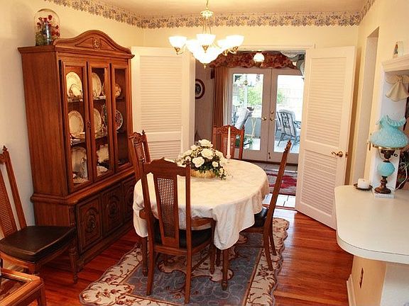 3rd image of 2923 Pembrook Dr