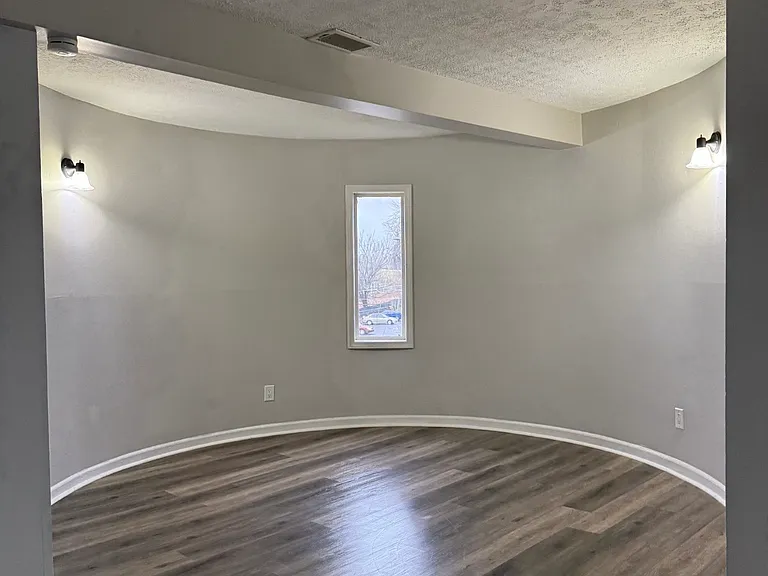204 N Marshall Ave #5 — Photo 3