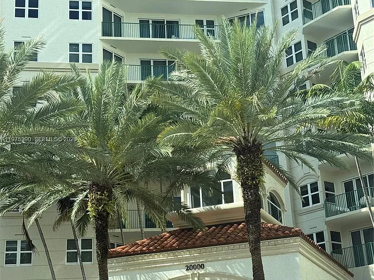 20000 Country Club Dr #9 — Photo 1