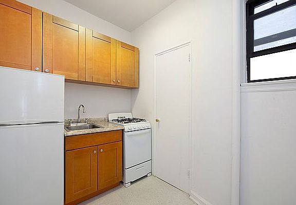 3rd image of 525 E 88th St #4E