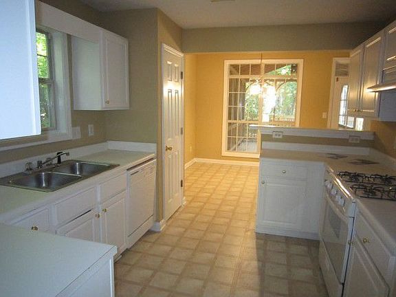 4th image of 500 Sunnyside Dr