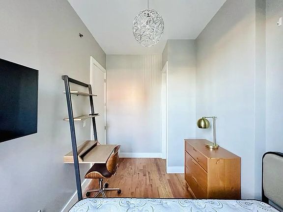 3rd image of 195 Menahan St #1A