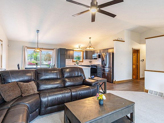 4th image of 11835 Cloverview Dr