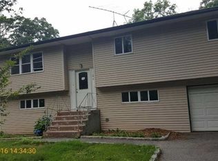 22 Venedia Dr, Wheatley Heights, NY 11798