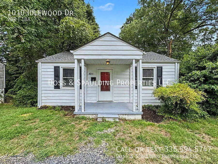 Freshly Painted Home Near Battleground & Wendover — Photo 1