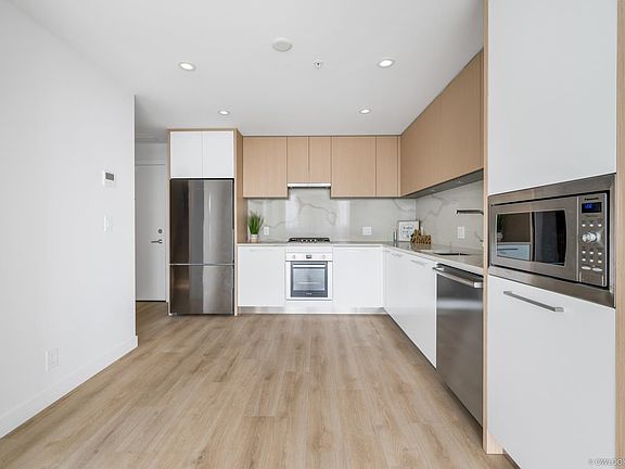 3rd image of 567 Clarke Rd #2607