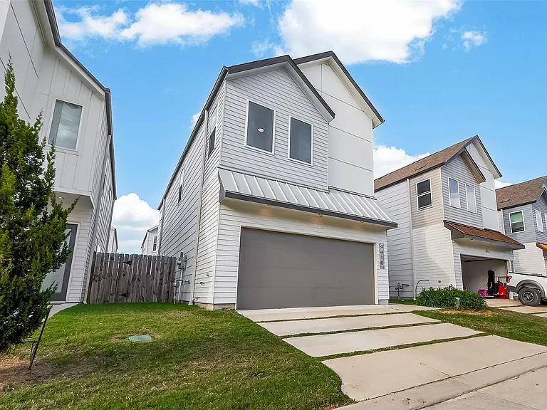 4418 Bora Bora Ln — Photo 2