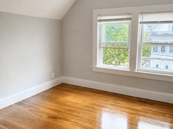 165 University Ave, Lowell, MA
