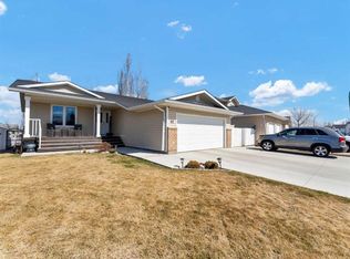 32 S Spruce Close SE, Medicine Hat, AB T1B 4L8