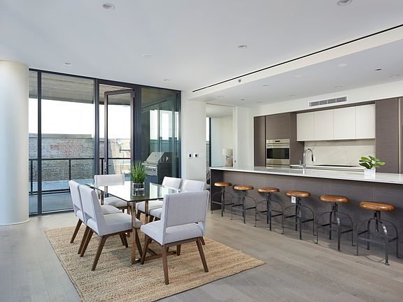 3rd image of 366 W Superior St #404