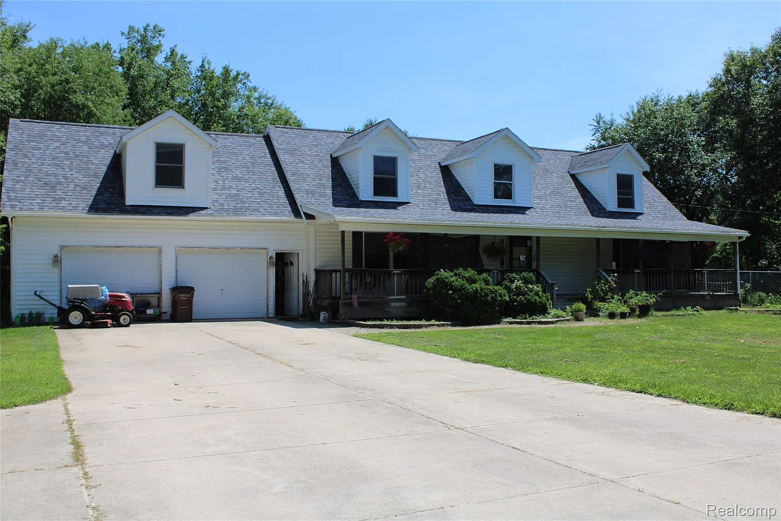 8300 Wiggins Rd photo 1