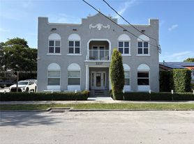 3237 SW 4th St