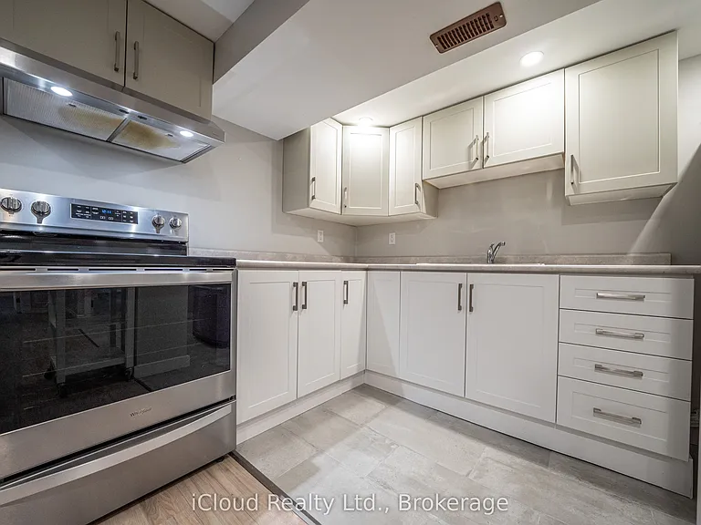 328 Wilson Rd S #LOWER — Photo 7