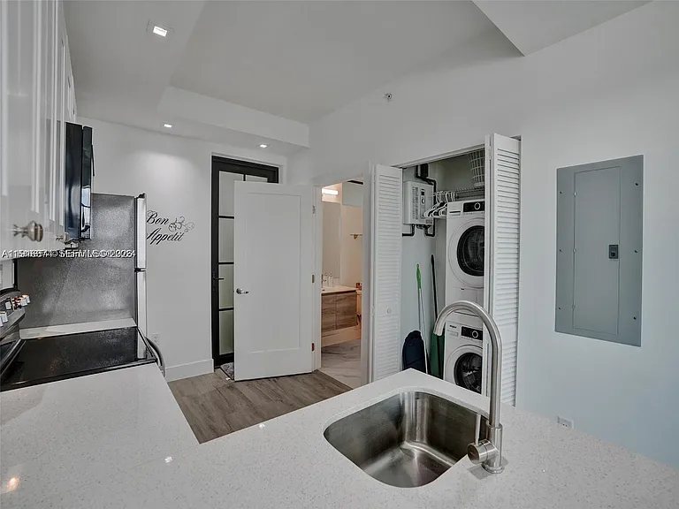 4100 SW 64th Ave #308 — Photo 9