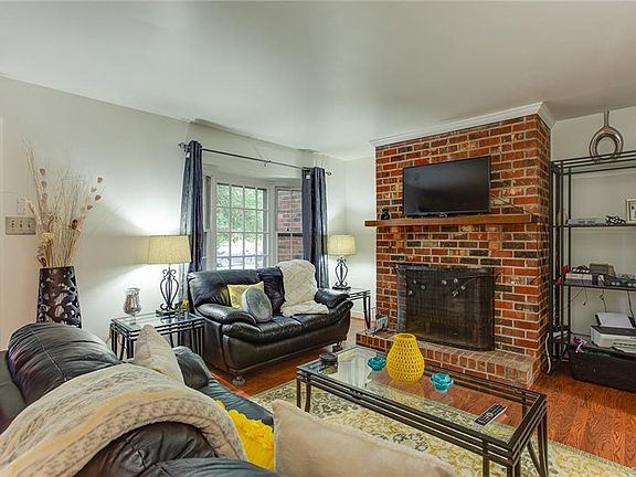 3rd image of 2800 Ennismore Ct