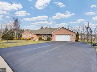 2422 Magnolia Dr, Gilbertsville, PA 19525