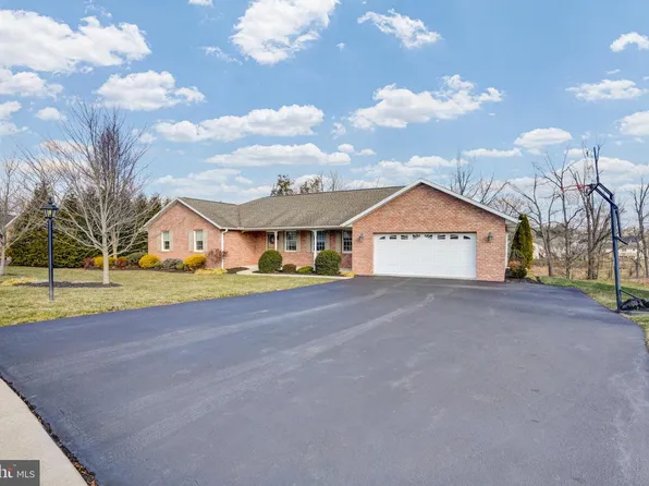 2422 Magnolia Dr, Gilbertsville, PA 19525