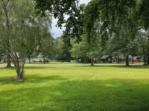 77 Spring Valley Dr, Hawkinsville, GA 31036