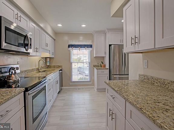 Kitchen (Upgraded 2017)