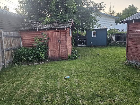3rd image of 3914 46th St