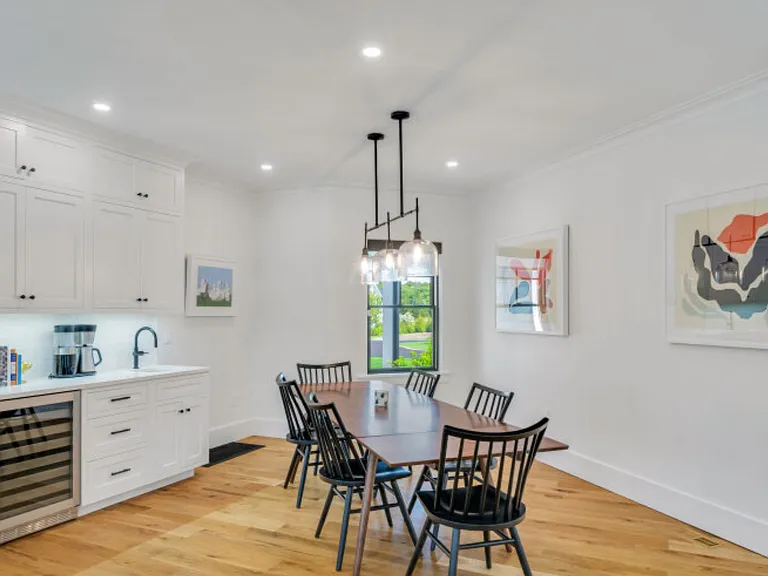 945 Royalton Row — Photo 2