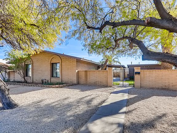 4th image of 2423 W Paradise Dr