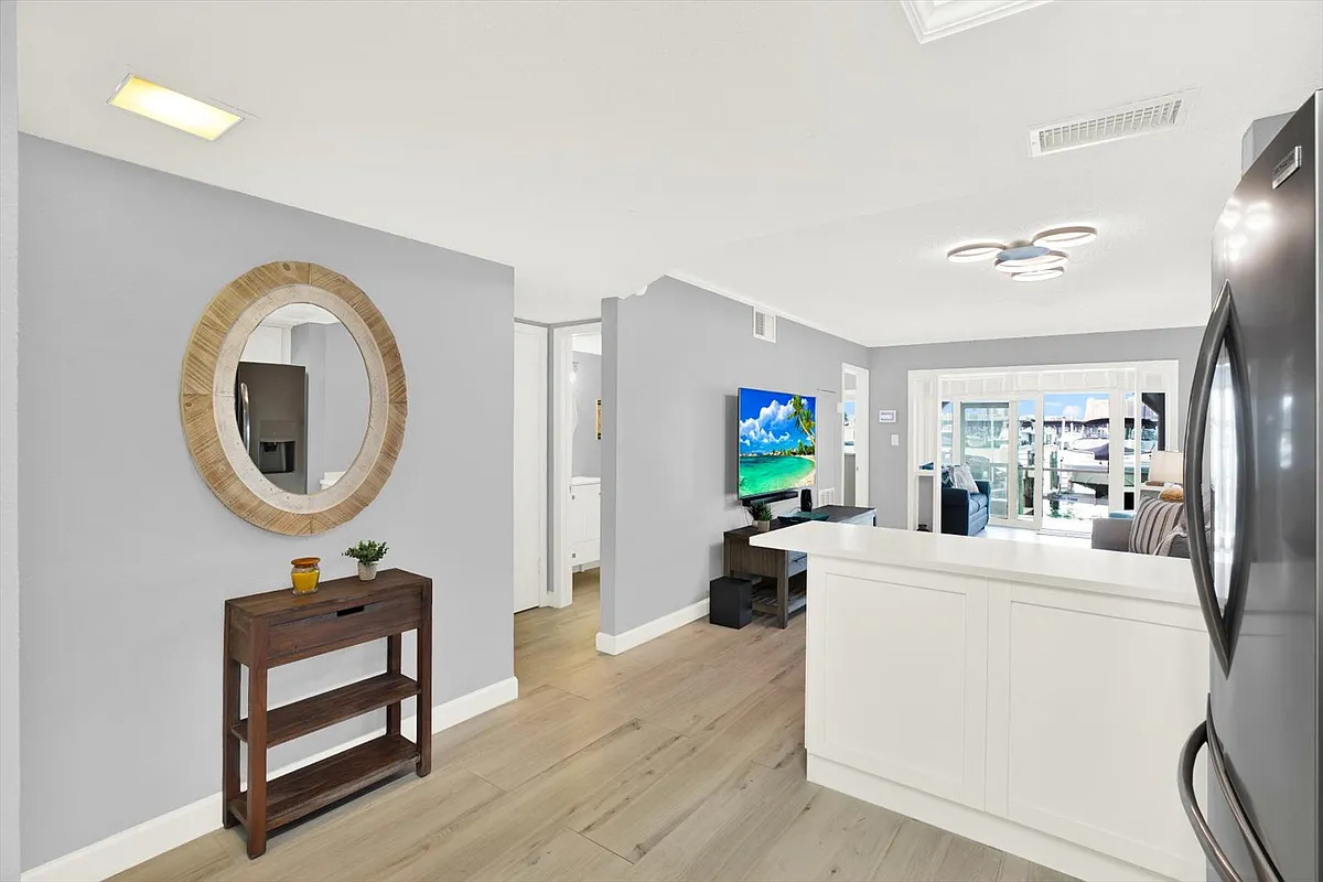 Building Photo - 205 Dolphin Point #3
