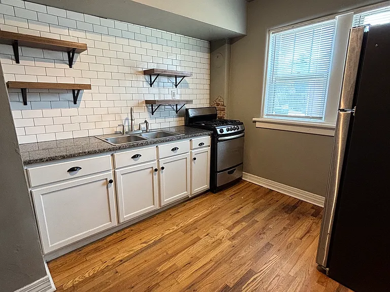 2611 E 15th St #10 — Photo 8