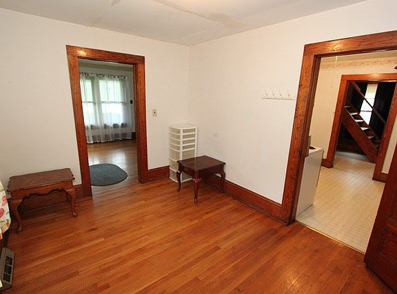 5th image of 255 Cove St