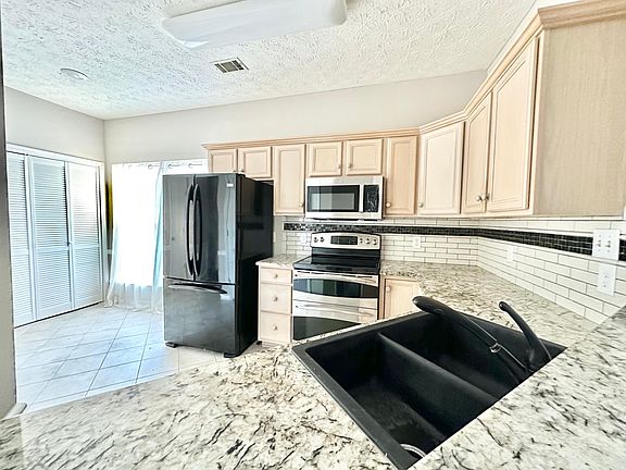 4th image of 4019 Oak Glenn Dr