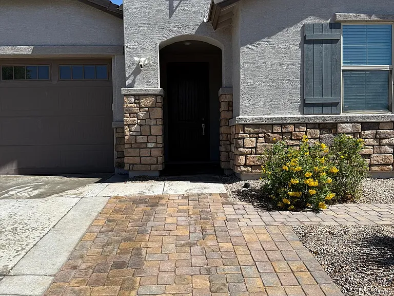 588 E Quail Dr — Photo 2